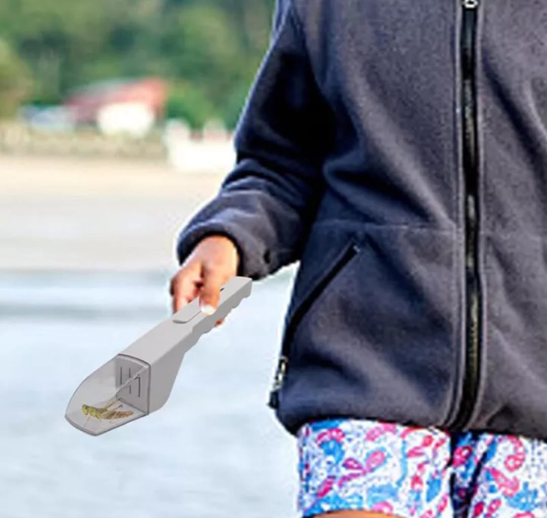 Spider Catcher Tool – Handheld Insect Catcher for Spiders, Bees, Cockroaches & Bugs – User-Friendly, Lightweight, Eco-Friendly Pest Control